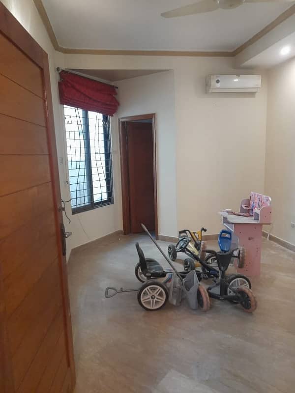 Spacious 6.5 Marla Full House With 3 Bedrooms In Prime DHA Phase 3 Location Block XX 3