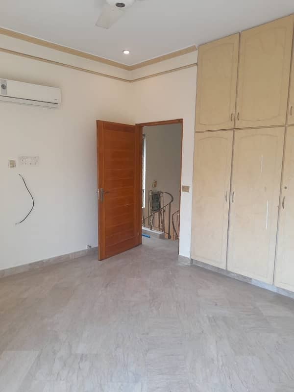 Spacious 6.5 Marla Full House With 3 Bedrooms In Prime DHA Phase 3 Location Block XX 11