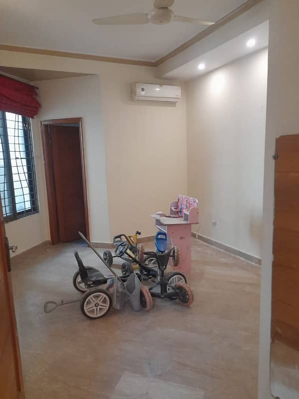 Spacious 6.5 Marla Full House With 3 Bedrooms In Prime DHA Phase 3 Location Block XX 12