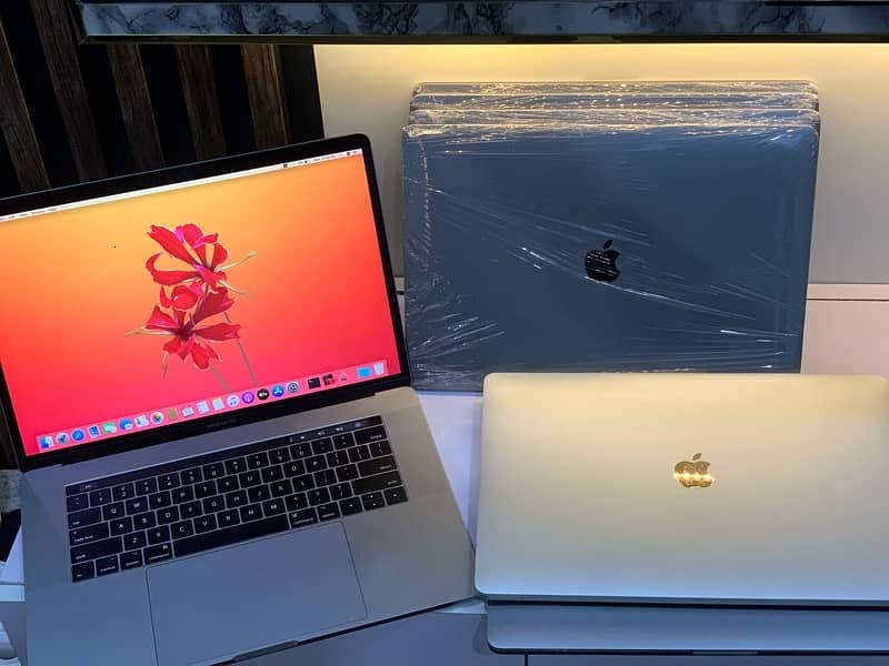 Apple MacBook Pro 2017 (TOUCHBAR) 15.4 INCHES 2