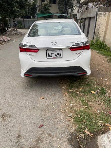 Toyota Altis Grand 1.8 X 2022 5