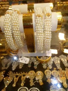 artificial jewelery