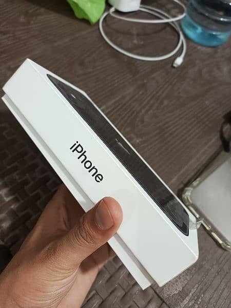 iPhone 11 non PTA JV with original Box & 100% Genuine. 8