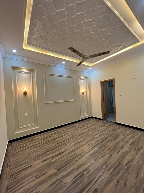 Prime Location 5 Marla House Is Available For sale In Sufiyan Garden 17