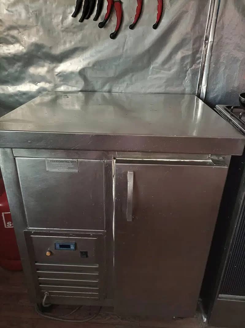 Hot Plate, Deep Fryer, Working Table Fast Food Kitchen 3