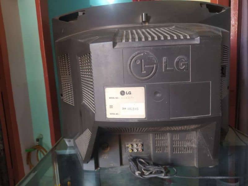 LG old CRT TV for sale 3