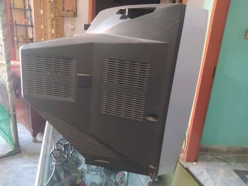 LG old CRT TV for sale 8