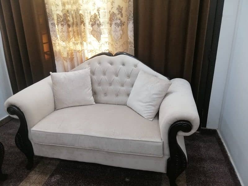 7 seater new solid sofa with center table and cusion for sale 1