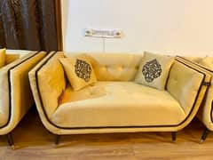 Few months used 6,seater sofa set Beautiful and elegant