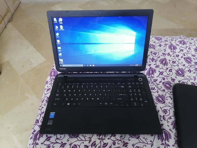 Toshiba core i3, 4th gen, 4 gb ram, 320 gb hdd 0