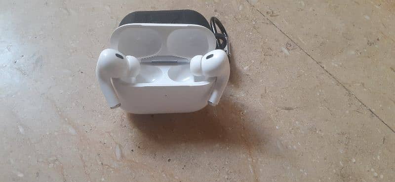 Airpods Pro 2 (Only 1 week used) 4