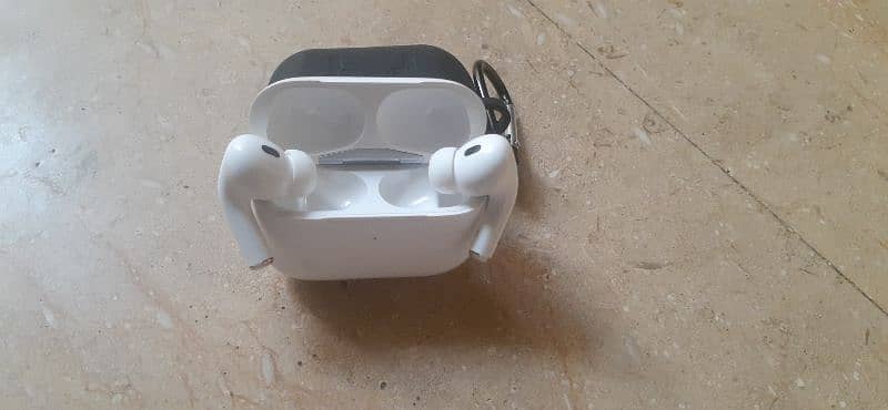 Airpods Pro 2 (Only 1 week used) 5