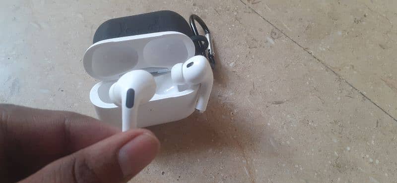 Airpods Pro 2 (Only 1 week used) 6