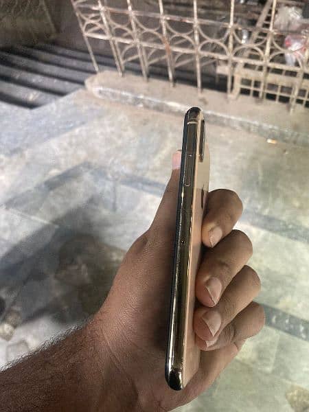 iPhone xs pta approved 1