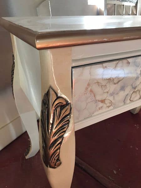 High Gloss Console in deco paint beautiful Design best finishing 2