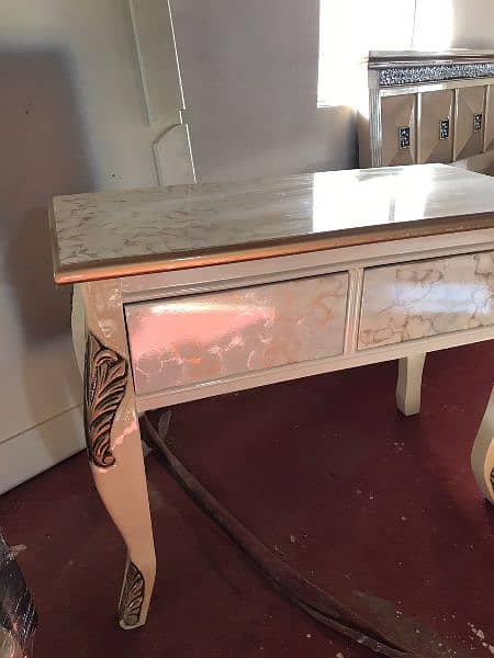 High Gloss Console in deco paint beautiful Design best finishing 3