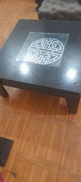 table in good condition 1