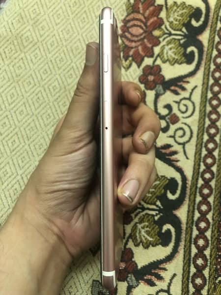 7Plus Gold Rose 128 GB PTA Approved 1