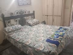 iron king bed with  Springsmattress  all springs are in good condition 0