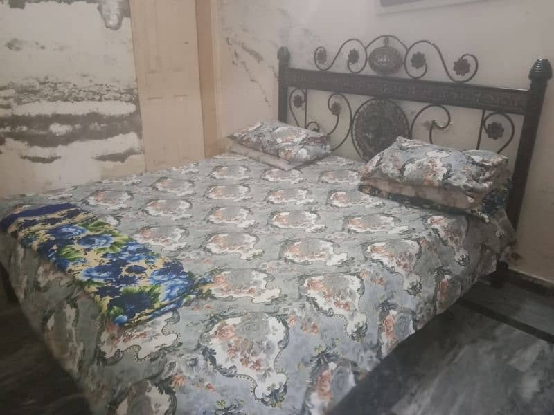 iron king bed with  Springsmattress  all springs are in good condition 1