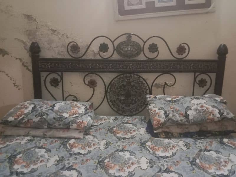 iron king bed with  Springsmattress  all springs are in good condition 2