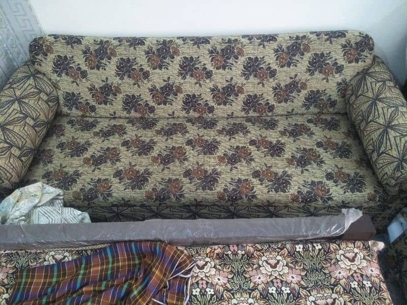 sofa in good condition. 1