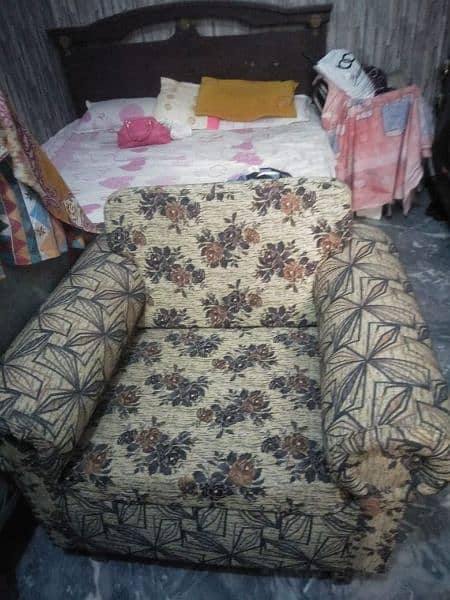 sofa in good condition. 2