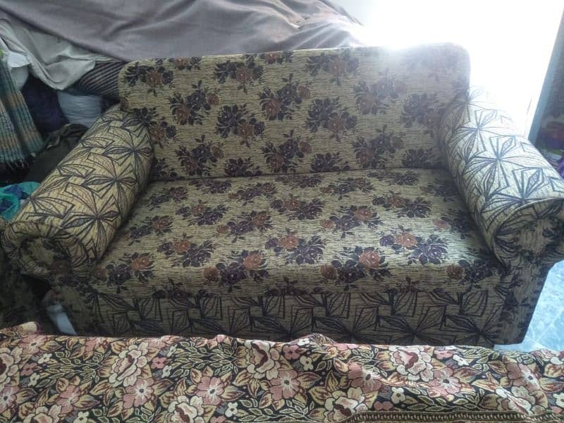 sofa in good condition. 3