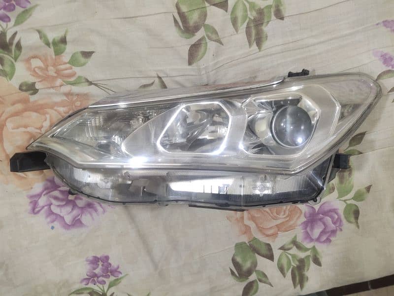 toyota axio front light head light right side 2