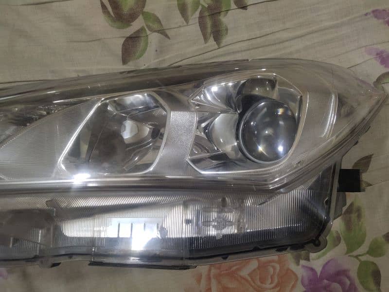 toyota axio front light head light right side 2