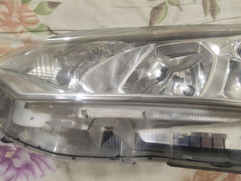 toyota axio front light head light right side 3