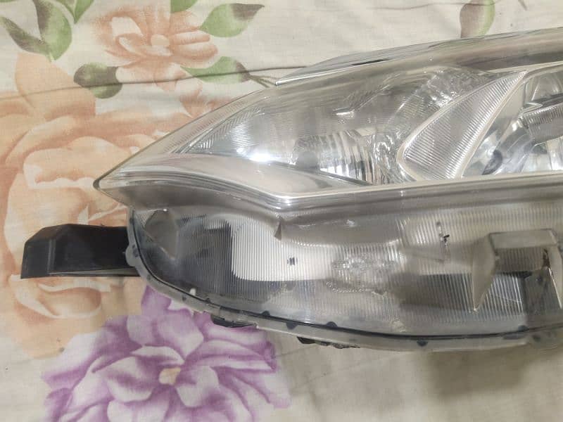 toyota axio front light head light right side 4