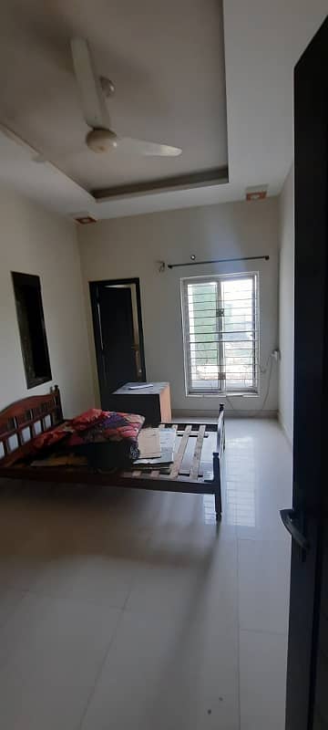 8 MARLA LOWER PORTION FOR RENT IN MILITARY ACCOUNTS COLLEGE ROAD LAHORE 6