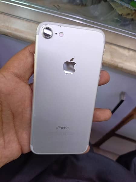 iPhone 7 128 gb non pta all ok sirf finger not working conditions 10/8 3