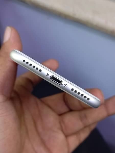 iPhone 7 128 gb non pta all ok sirf finger not working conditions 10/8 8