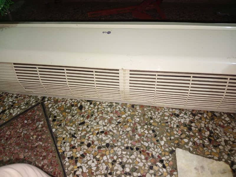 1.5 ton LG air conditioner 1