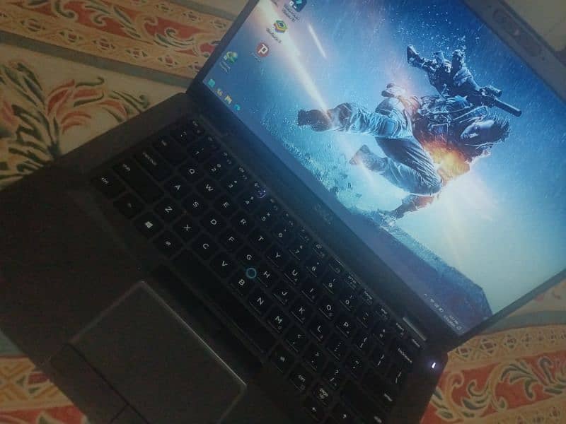 I am selling my laptop core i7 8th gen 8665 in latitude series. 1