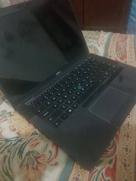 I am selling my laptop core i7 8th gen 8665 in latitude series. 7