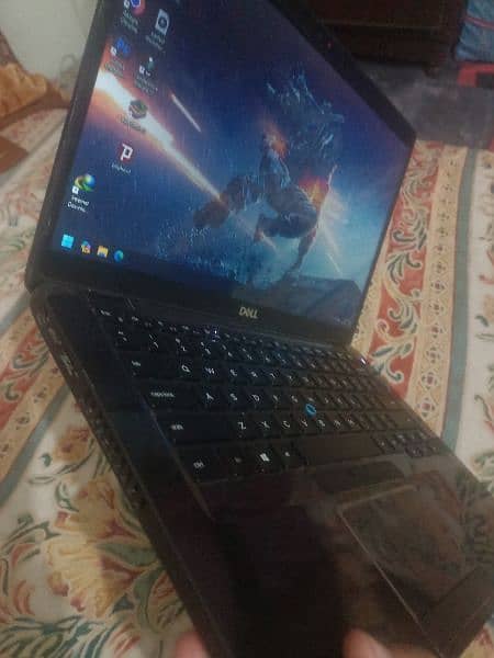 I am selling my laptop core i7 8th gen 8665 in latitude series. 8