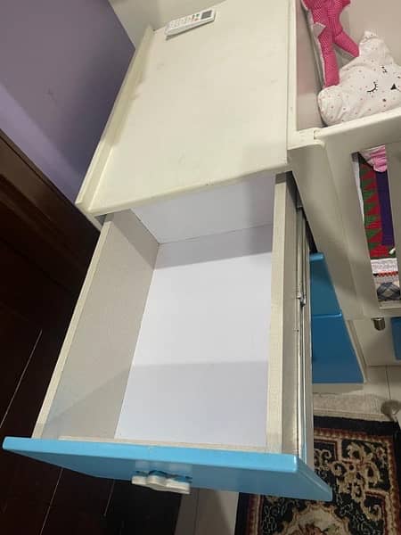 Baby cot with drawers, good condition 1