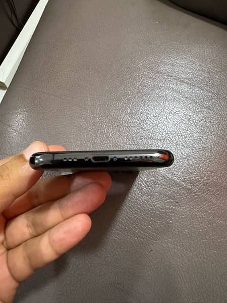 Iphone 11 Pro (Pta Approved) Black Color 4
