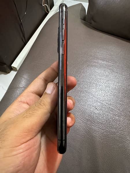 Iphone 11 Pro (Pta Approved) Black Color 7