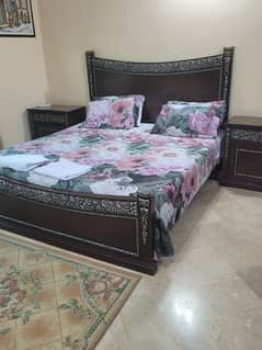 King size bed for sale without metress 0