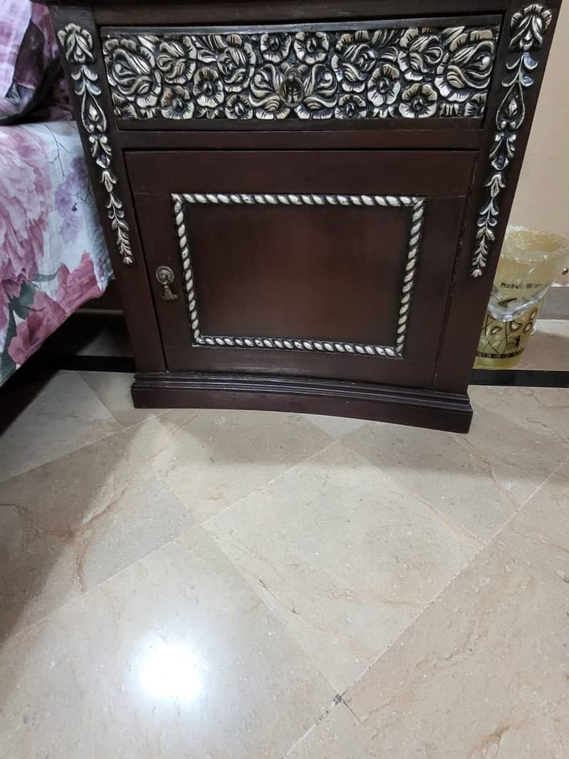 King size bed for sale without metress 2