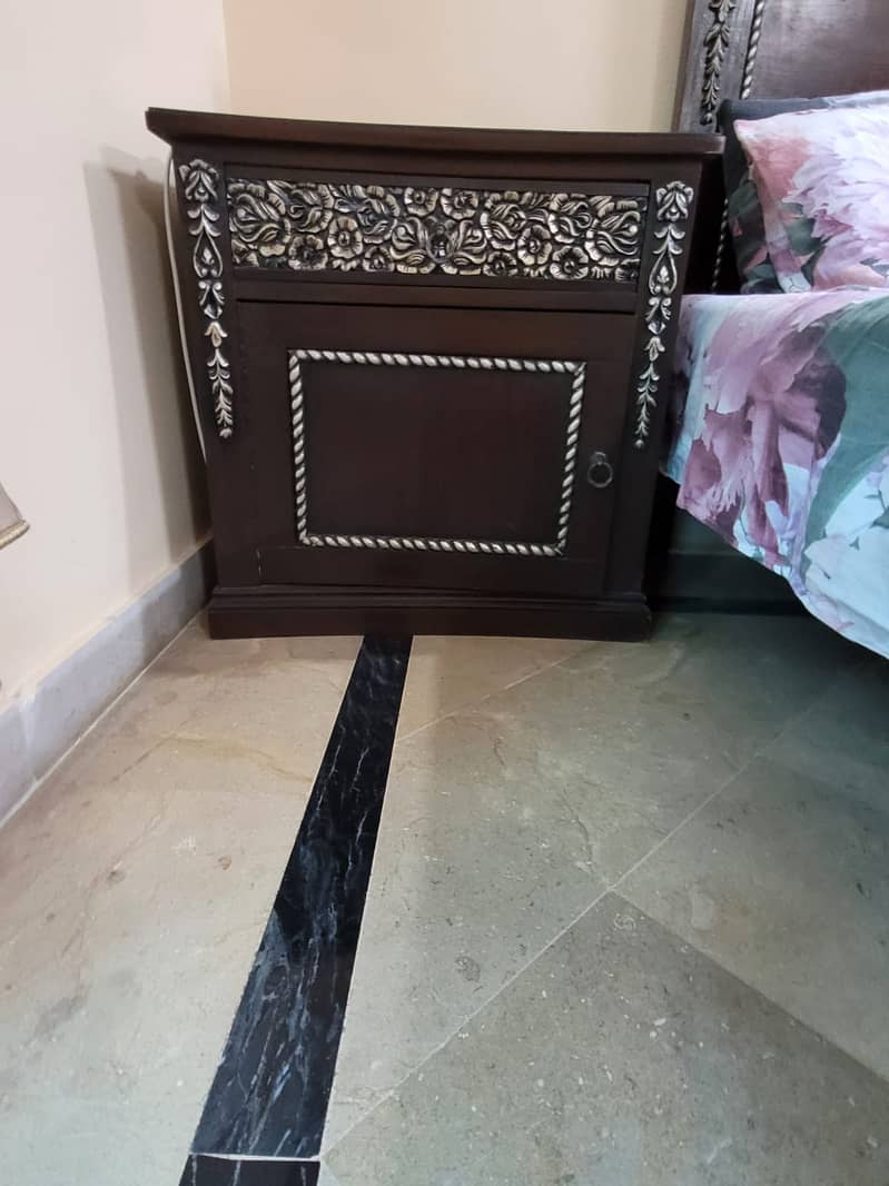 King size bed for sale without metress 3