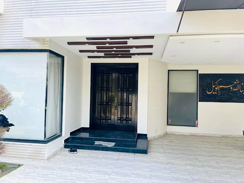 ONE KANAL BEAUTIFUL HOUSE AVALIABLE FOR RENT IN DHA PHASE 5 7