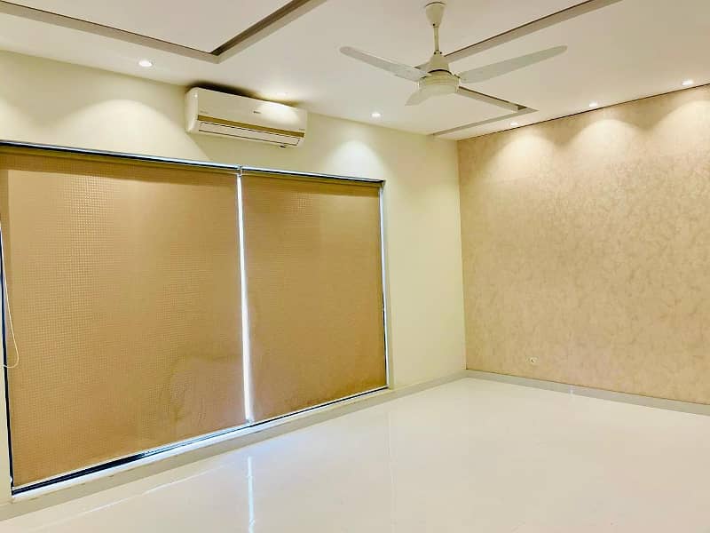 ONE KANAL BEAUTIFUL HOUSE AVALIABLE FOR RENT IN DHA PHASE 5 10