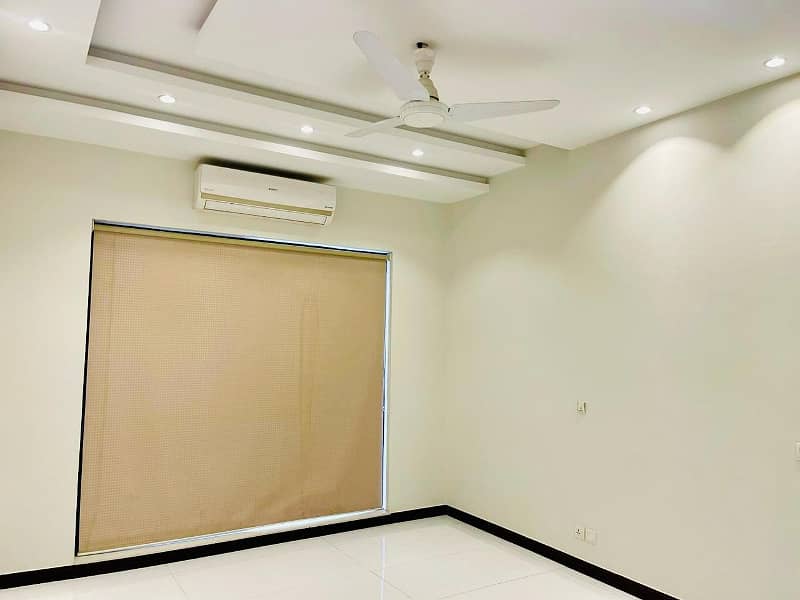 ONE KANAL BEAUTIFUL HOUSE AVALIABLE FOR RENT IN DHA PHASE 5 13