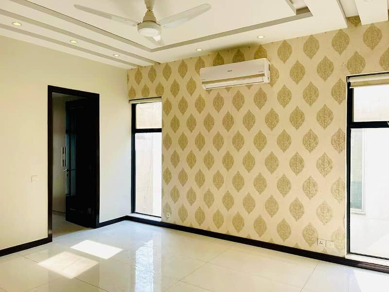 ONE KANAL BEAUTIFUL HOUSE AVALIABLE FOR RENT IN DHA PHASE 5 20