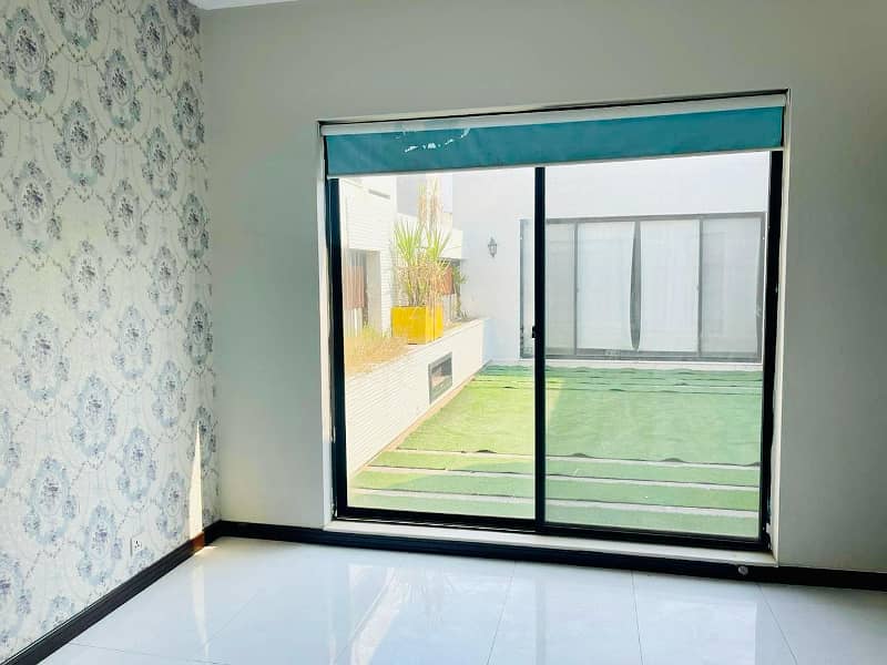 ONE KANAL BEAUTIFUL HOUSE AVALIABLE FOR RENT IN DHA PHASE 5 26